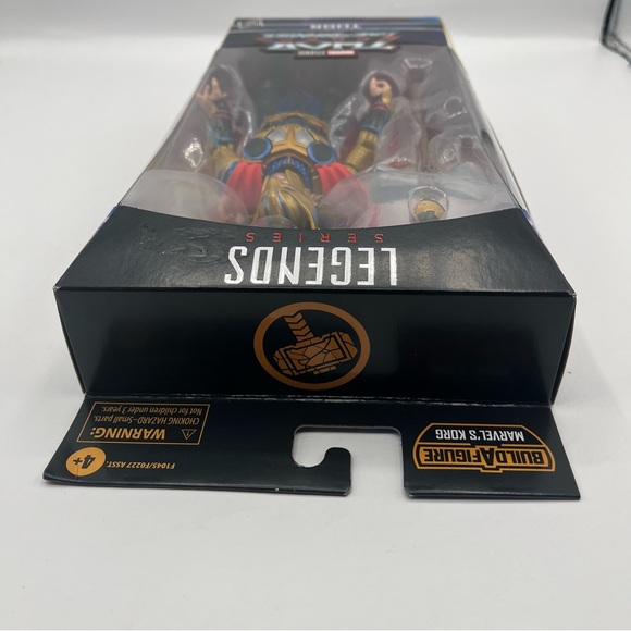 Marvel Legends Thor Love and Thunder - Thor w/ Stormbreaker Axe 6" Action Figure - Picture 11 of 12